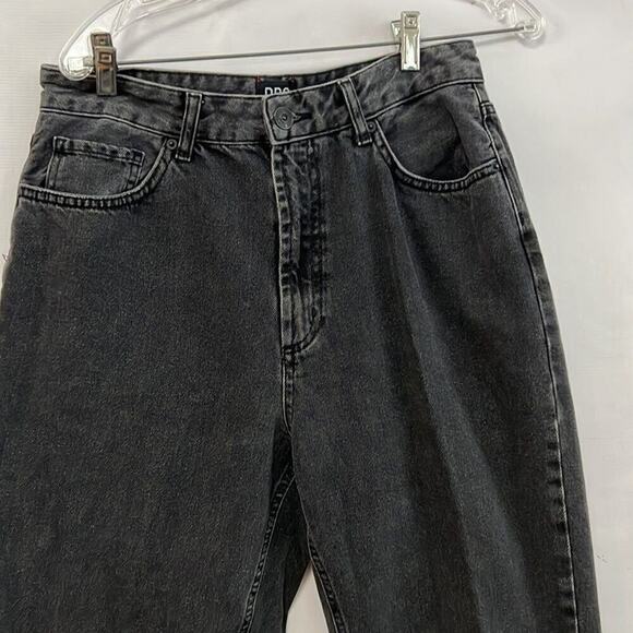 BDG MOM HIGH RISE‎ BLACK JEANS SIZE 30 - Picture 3 of 7